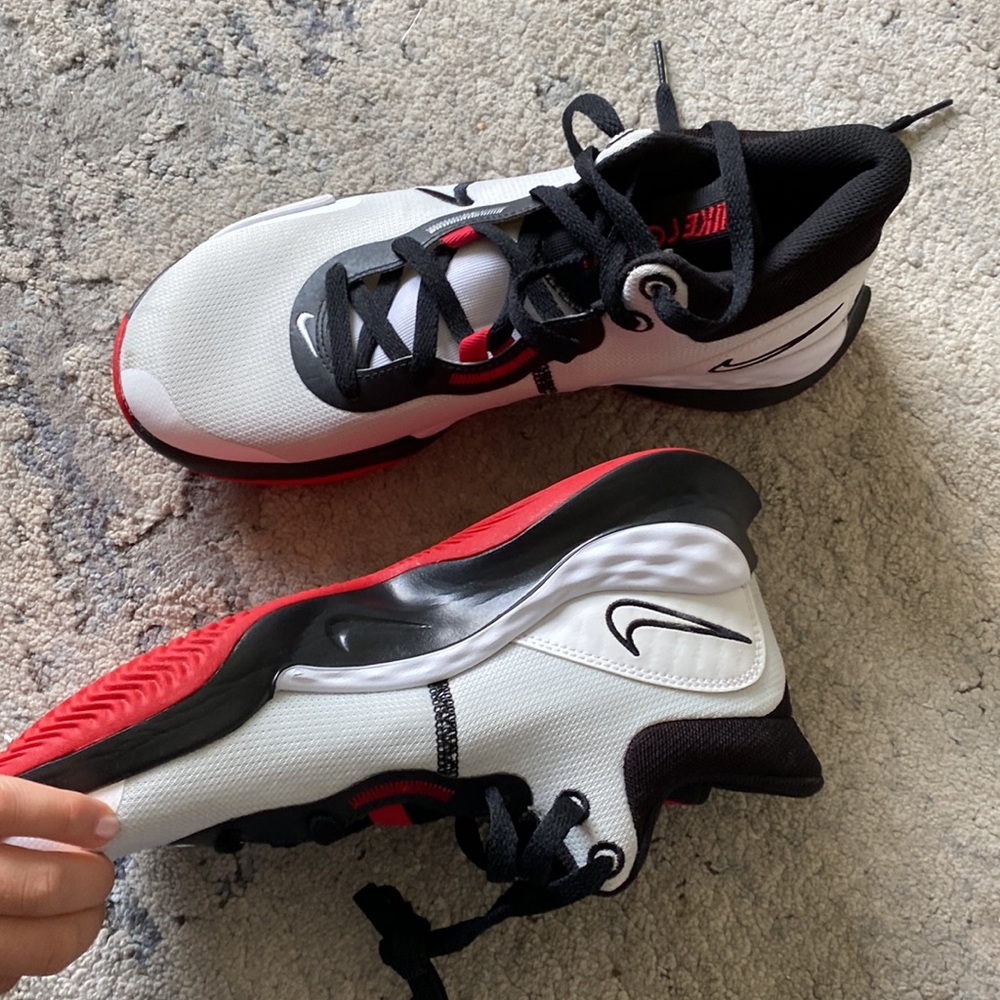 Nike Dynamic White and Red Sneakers - Picture 3 of 5